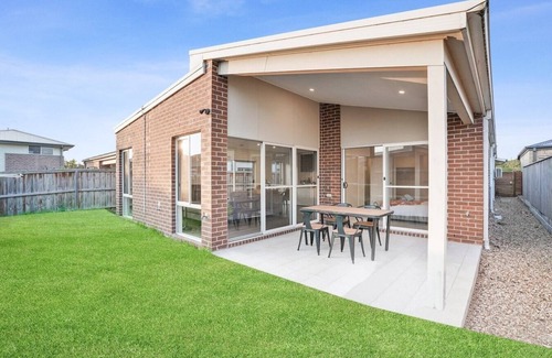 Greenvale House | KozyGuru | Greenvale | 5 Bedroom Holiday Home
