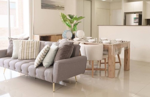 Hillsdale Apartment | KozyGuru | Hillsdale | 3 Bedroom APT