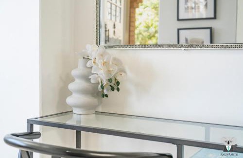 Kirribilli Apartment | KozyGuru | Kirribilli | Opera House View 2 Bed Apt