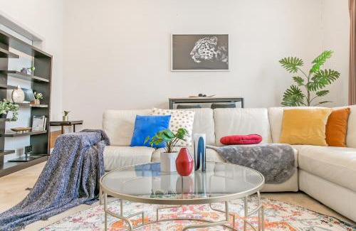 Leichhardt Apartment | KOZYGURU | Leichhardt | Cozy Holiday 3 BED Home + Free Parking