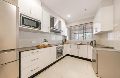 Leichhardt Apartment | KOZYGURU | Leichhardt | Cozy Holiday 3 BED Home + Free Parking