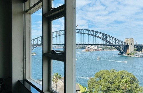 McMahons Point Apartment | KozyGuru | McMahons Point | Opera House View