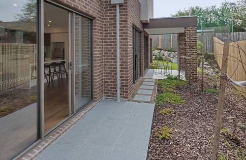 Vermont South House | KOZYGURU | Melbourne | Deakin University Close by 3 BED Family House VVS005