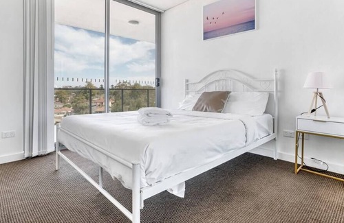 Parramatta Apartment | KozyGuru | Parramatta | 2 BED APT | Free Parking