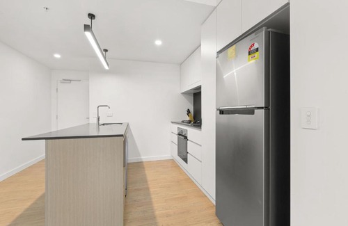 South Brisbane Apartment | KOZYGURU SOUTH BRISBANE KOZY 2 BEDROOMS APT + FREE PARKING BRISBANE ONE QSB001-1203