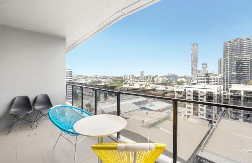 South Brisbane Apartment | KOZYGURU SOUTH BRISBANE KOZY 2 BEDROOMS APT + FREE PARKING BRISBANE ONE QSB001-1203