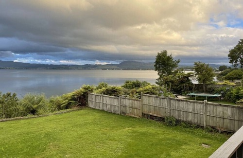 Kawaha Point House | KP LAKE BACH