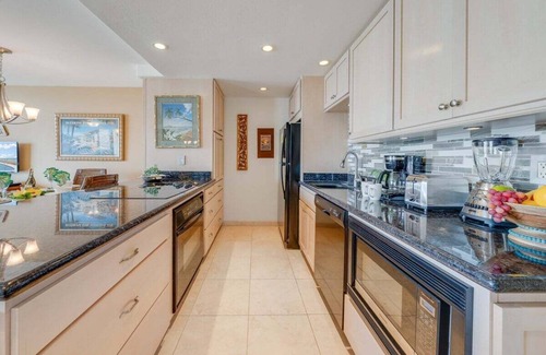 Kahana Condo | KR 221 BeachFront Condo w Ocean Views Pool BBQ