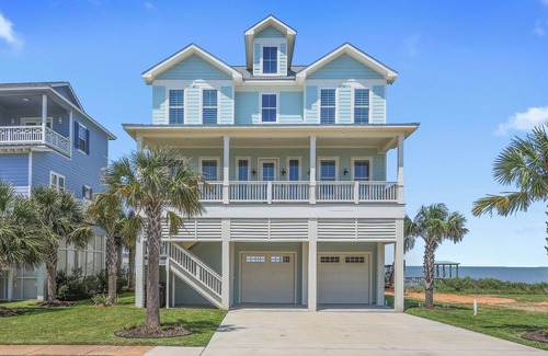Galveston House | Krabbyshack-Private Pool & Hot Tub- Water Front- 5 BR 4.5 Bath - Elevator