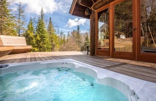 Stratton and Bromley Ski Areas House | Kresge Luxurious Grand Cabin At Stratton and Bromley Mountains, up to 6 guests.