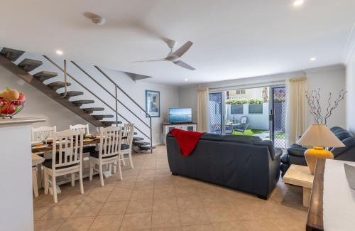 Nelson Bay House | Kristie Court 2 7 Weatherly Cl close to the beach with WiFi