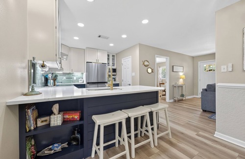 Wright House | Ksweetly's Sunset Cottage 4-bdrm, 2 bath, sand Volleyball Ct, Fort Walton Beach