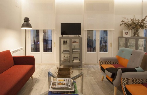 Old Town Apartment | "KU": VISIT ALL THE CITY WALKING. MODERN APARTMENT IN THE OLD QUARTER.