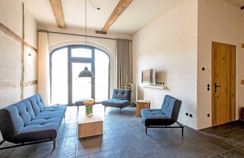 Altenkrempe Apartment | Kultur Gut Hasselburg | Violin | 4er FeWo