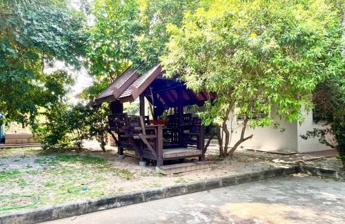 Nong Pla Lai House | Kunaeng ครัวกันเอง รีสอร์ท