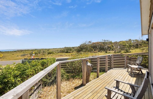 Surf Coast House | Kurrawong Beach Retreats I Ocean & Lighthouse View