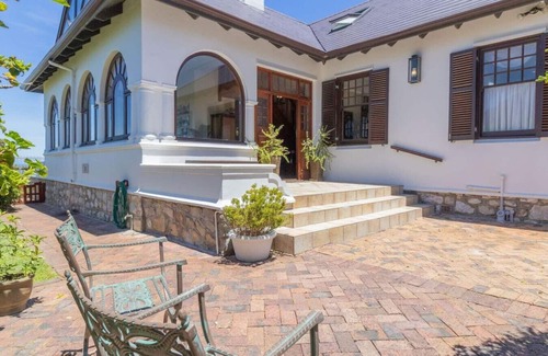 Fernkloof Villa | Kwaaiwater Heritage House | Luxury Coastal Villa in Hermanus