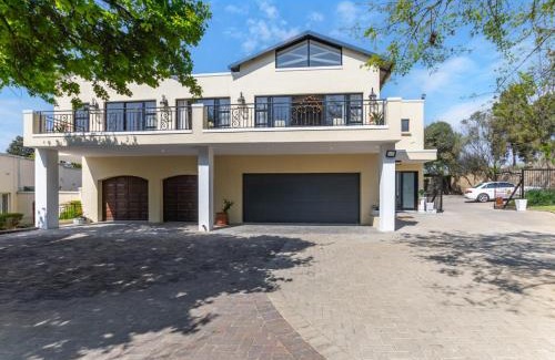 Greater Johannesburg Metropolitan Area Apartment | KwaMagogo Villa, Chartwell