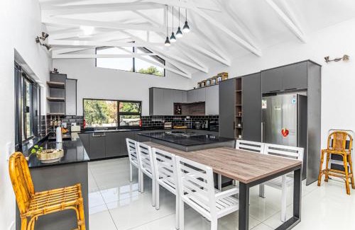 Greater Johannesburg Metropolitan Area Apartment | KwaMagogo Villa, Chartwell