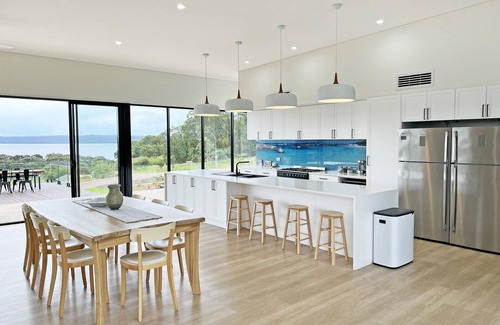 Hay House | Kwoorabup Views + Studio: Stunning Scenic Escape