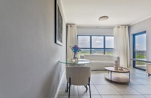 Greater Johannesburg Metropolitan Area Apartment | Kyalami Penthouse - Joburg Skyline Views