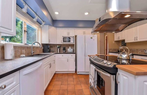 Comox House | Kye Bay Beach House S