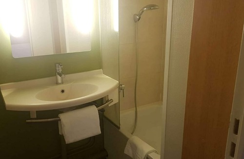 Chasseneuil-du-Poitou Hotel | Kyriad Direct Poitiers - Gare du Futuroscope