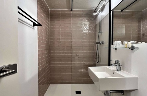 Vitrolles Hotel | Kyriad Marseille - Vitrolles Aéroport