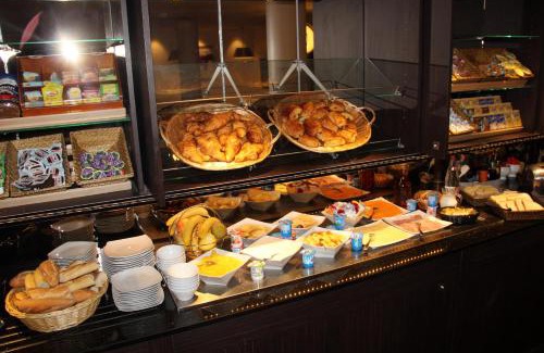 Montigny-le-Bretonneux Hotel | Kyriad Saint Quentin en Yvelines - Montigny