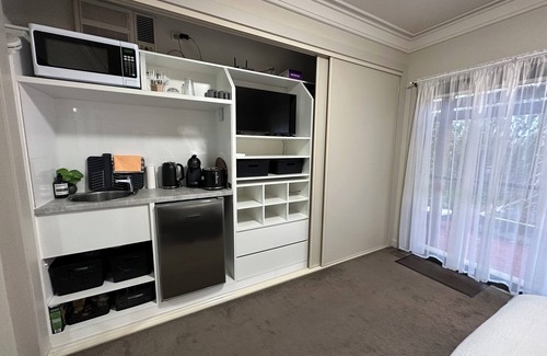 Bentleigh East Apartment | L'école Private Studio-apartment by My Lodgingfy