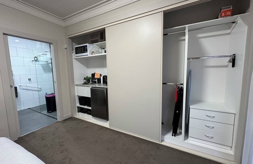 Bentleigh East Apartment | L'école Private Studio-apartment by My Lodgingfy