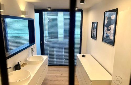 Saint-Laurent Apartment | L'élégant Triplex - Appartement d'architecte