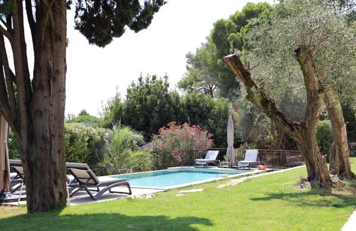Mougins Villa | L'élégante Bastide en pierre avec vue sur le vieux village de Mougins