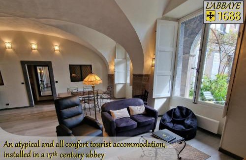 Clermont Ferrand City Centre House | L'Abbaye 1688