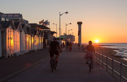 Luc-sur-Mer Apartment | L'abri Côtier, Studio Rénové Tout Confort à 50 Mètres de Plage