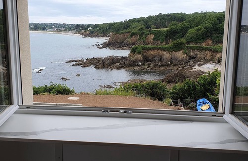 Plougonvelin House | "L'Abri côtier", exceptional location on the cliff with 180° sea view.