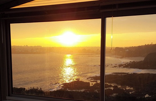 Plougonvelin House | "L'Abri côtier", exceptional location on the cliff with 180° sea view.