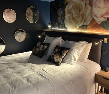 Clisson Apartment | L'alcôve Clisson-Love room- Gîte Romantique-SPA