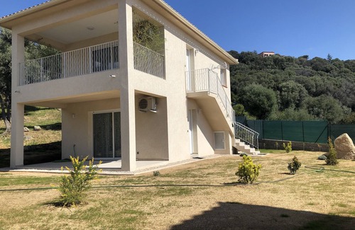 Ajaccio House | L 'Alivu first floor of a villa with communal swimming pool