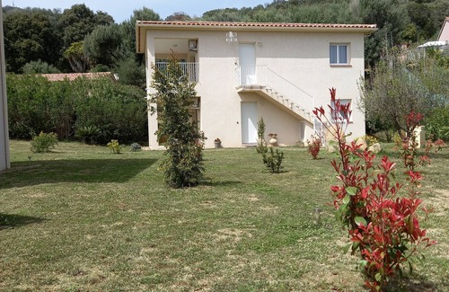 Ajaccio House | L 'Alivu first floor of a villa with communal swimming pool