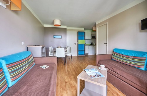 Courseulles-sur-Mer Apartment | L'Alouette - Appt en résidence avec terrasse