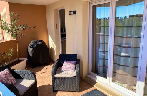 Frejus Apartment | L'AMPHITHÉÂTRE, 3-room air-conditioned apartment, terrace, swimming pool & parking lot