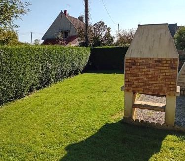 Saint-Pierre-du-Mont House | L Ancre Maison séjour spacieux lumineux avec jardin et extérieur aménagé terrain de petanque proche Omaha beach, Grandcamp Maisy et pointe du Hoc
