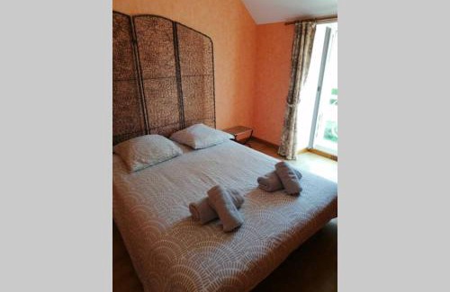 Saint-Pierre-du-Mont House | L Ancre Maison séjour spacieux lumineux avec jardin et extérieur aménagé terrain de petanque proche Omaha beach, Grandcamp Maisy et pointe du Hoc