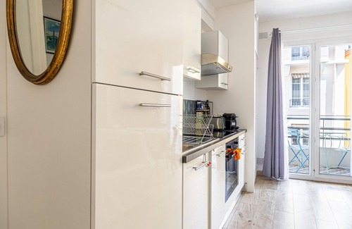 Carnot Apartment | L'Angle Doux avec balcon, pour couples ou en solo