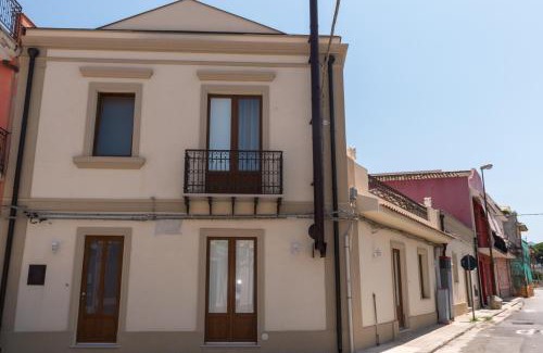 Bastione Apartment | L'Angolo dei Mori - Badessa Suite Milazzo