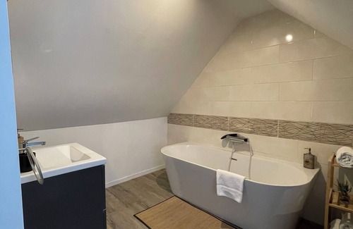 Saint-Genix-sur-Guiers House | L'annexe du Château de Saint Genix