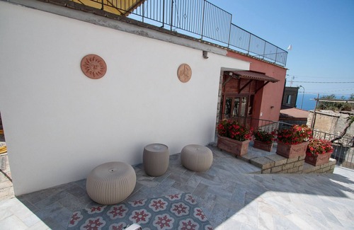 Monte Chiaro Apartment | L 'Antica Pigna Chateau - Olive Tree Apartment