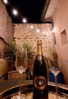 Romans-sur-Isere Apartment | L'antre d'Eros