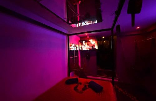 Souppes-sur-Loing Apartment | L'antre du desir love room